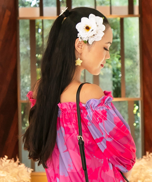 プルメリアシェルピアス WHITE -