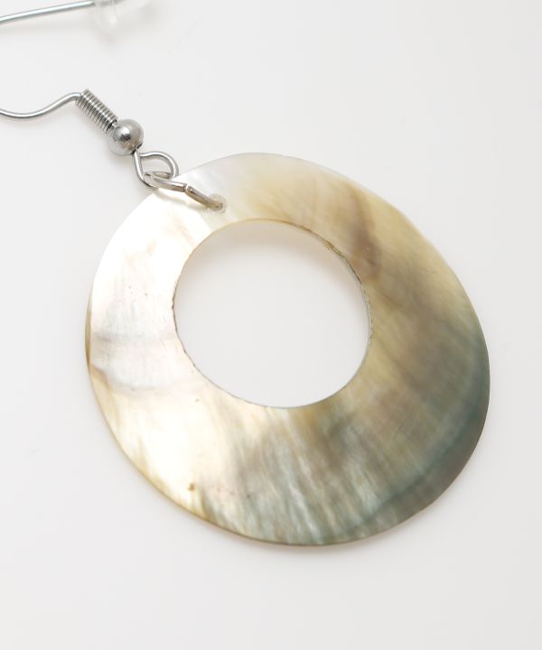 サークルシェルピアス WHITE -