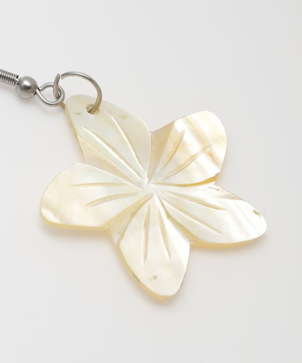 プルメリアシェルピアス WHITE -