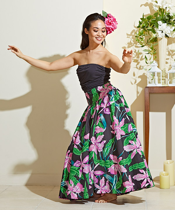 ハワイアンドレス2枚、スカート1枚のセット裾のデザインとても綺麗です