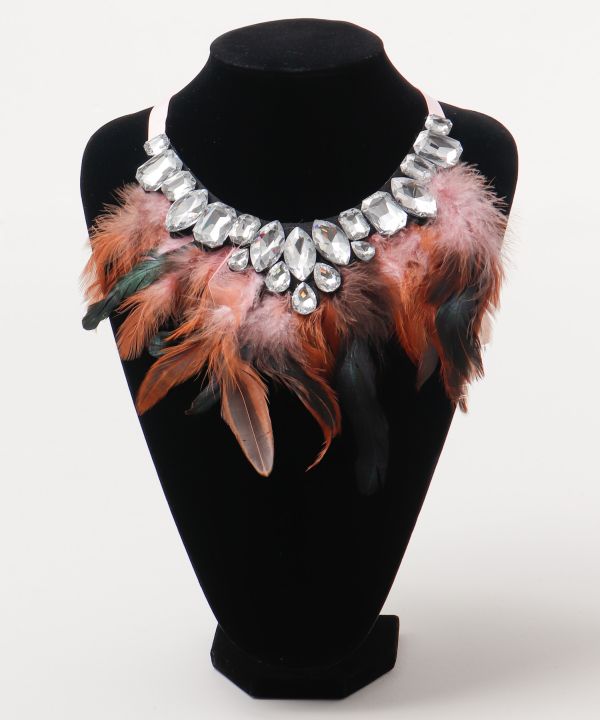 フェザービジューチョーカー