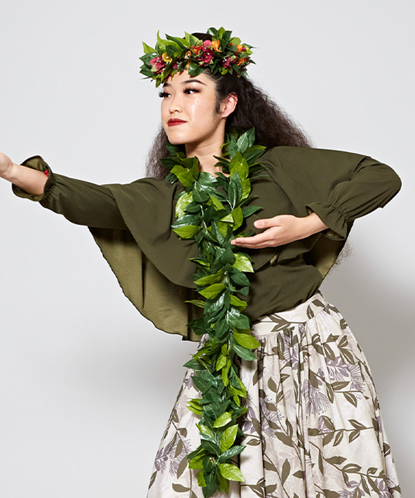 ワイドフリルシャーリングブラウス（長袖）